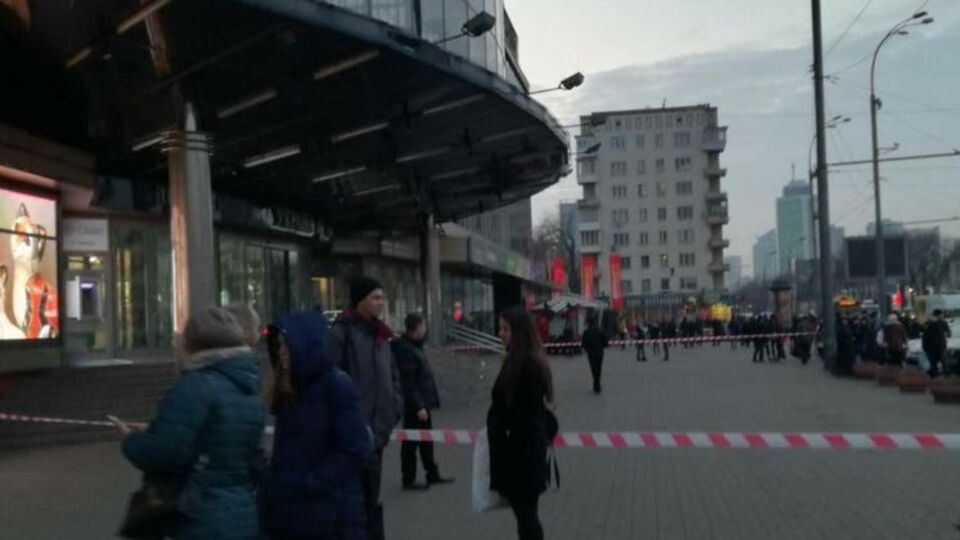 В Киеве людей эвакуируют с объектов, где может быть заложена взрывчатка