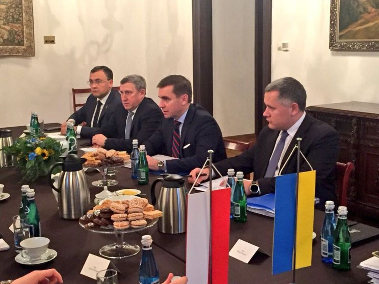 Українську делегацію очолив заступник глави Адміністрації Президента Костянтин Єлісєєв (на фото другий праворуч)