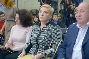 Соломатіна (у центрі): Як ви могли передати справу до СБУ, якщо знали, що викривачі дали свідчення на заступника начальника управління СБУ Карпушина?