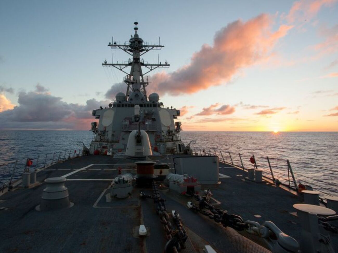 Эсминец спущен на воду в ноябре 1994 года