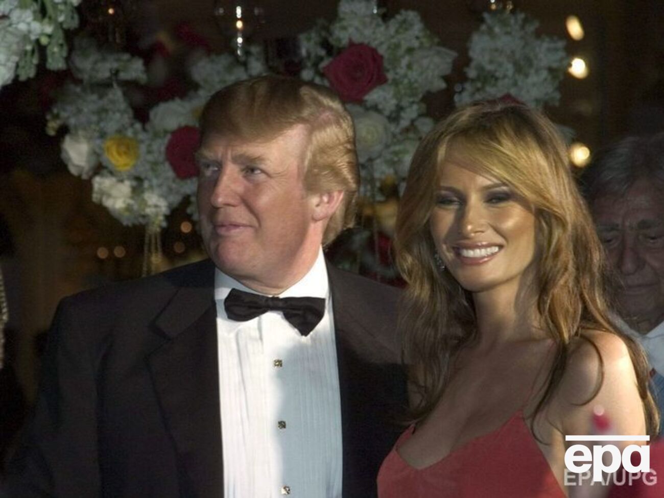 На аукціоні продали тістечко з весілля Трампа 12-річної давності