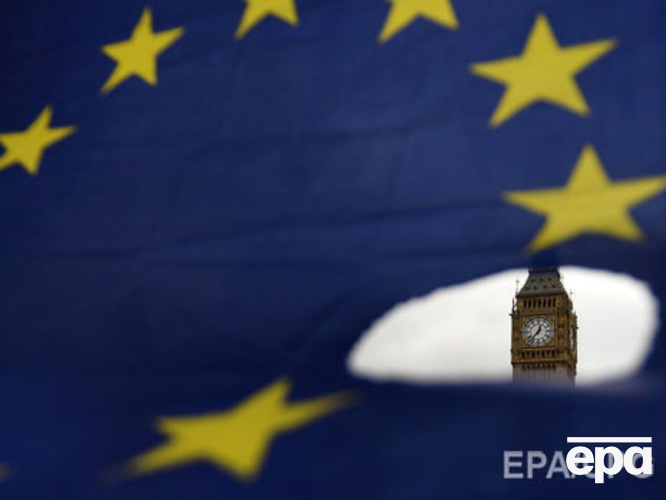 У Єврокомісії і національних урядах уважають, що доведеться витратити сотні мільйонів фунтів, щоб підготуватися до безладного виходу Британії з ЄС