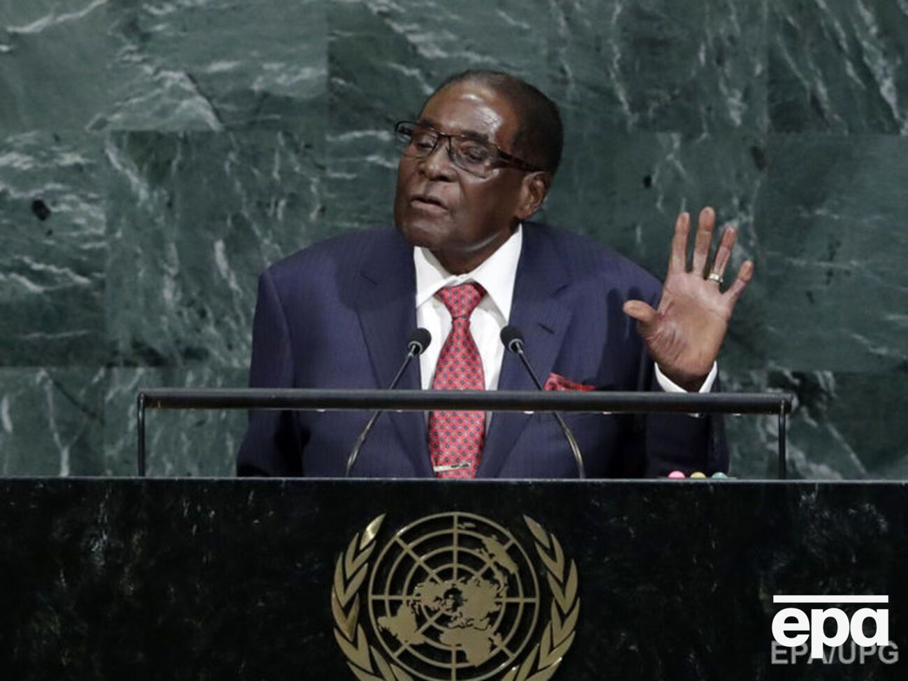 Мугабе согласился с критикой в свой адрес со стороны правящей партии