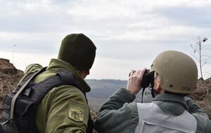 Украинский командир, который провел для американцев "рискованную экскурсию" по передовой, убежден, что американские военные решительно настроены поддержать Украину летальным оружием