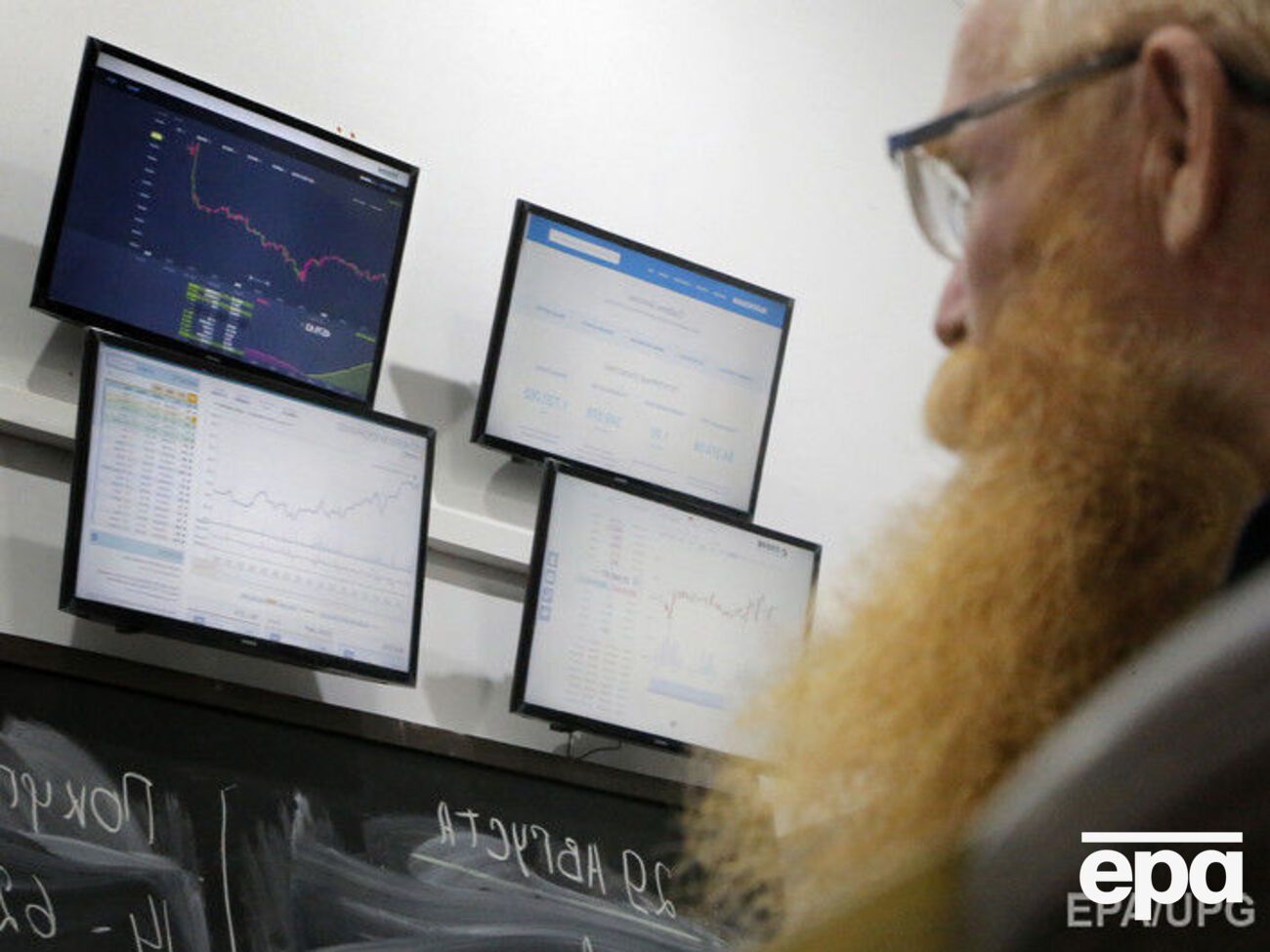 Вартість біткоіна під час торгів піднімалася до $6991,83