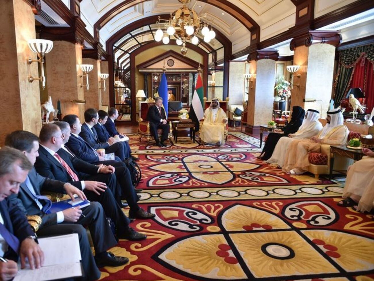 Порошенко домовився про космічне співробітництво з ОАЕ