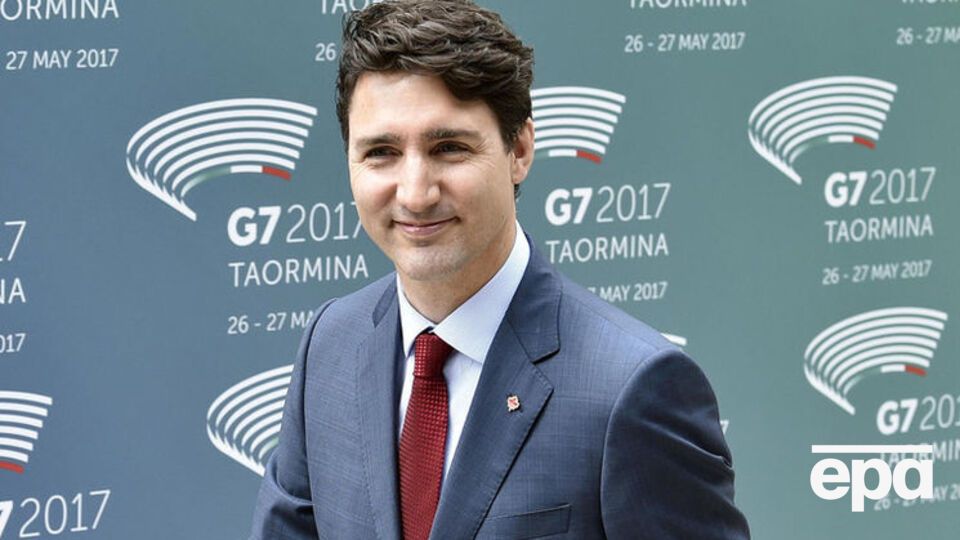 Трюдо подарували українські шкарпетки