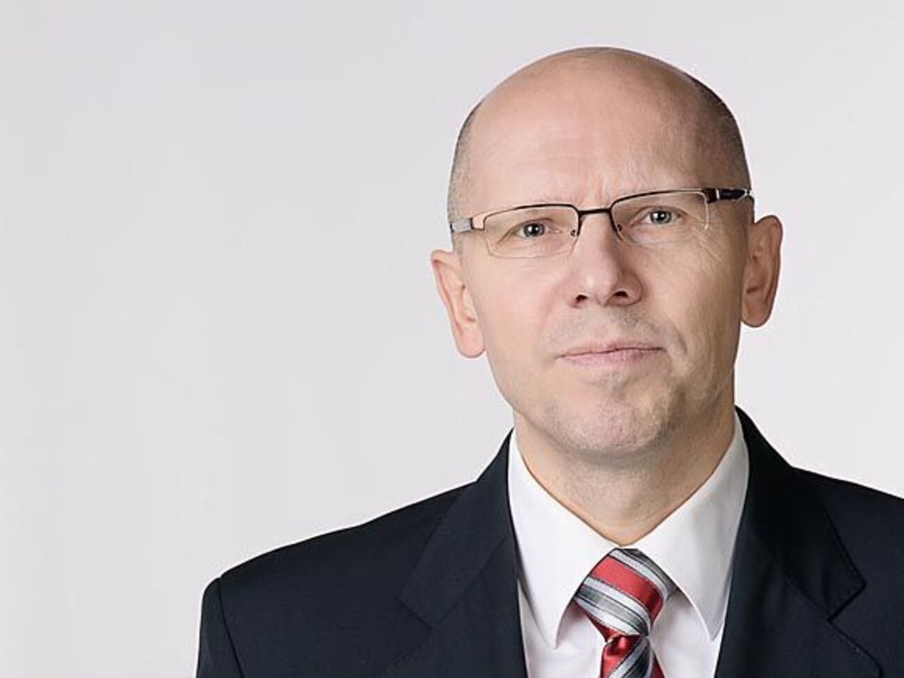 Рудникова доставили в сопровождении силовиков в редакцию