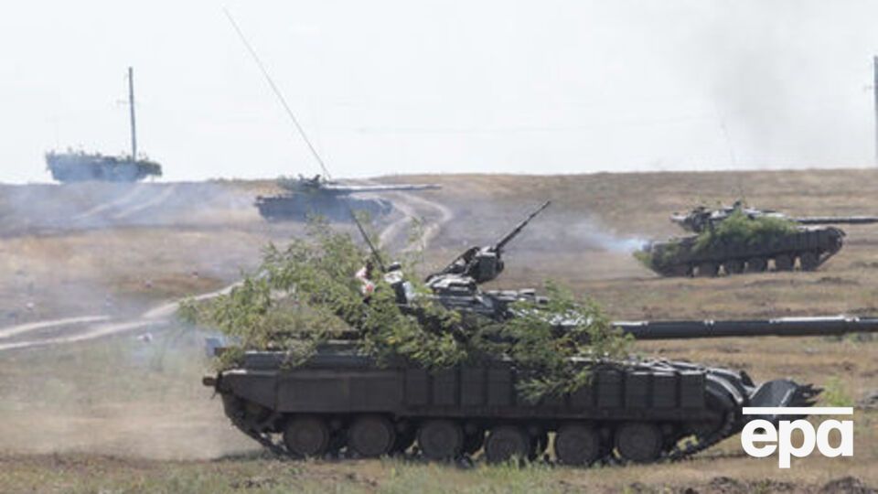 16 раз украинские военнослужащие отвечали врагу из оружия, не запрещенного Минскими договоренностями, сообщили в штабе АТО