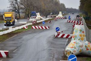 Поліція перевіряє автомобілі на блокпостах на Донбасі
