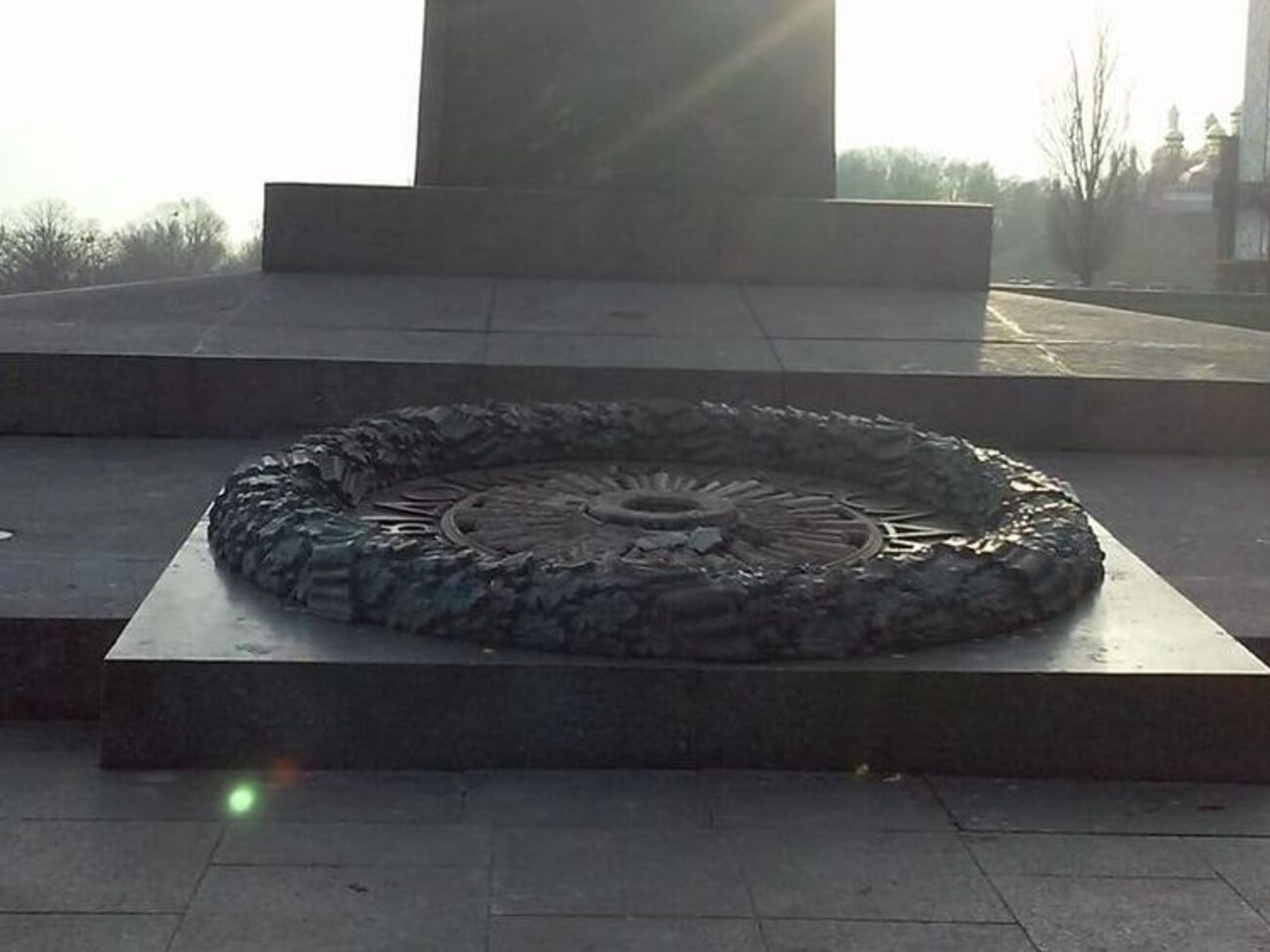 Вандали вдруге протягом місяця залили Вічний вогонь цементом