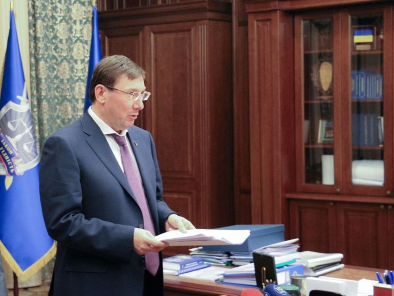 Луценко: Ми поки не можемо відновити контакт зі швейцарськими колегами