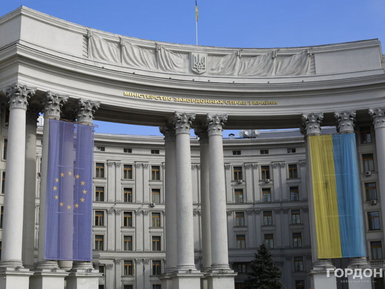 В украинском МИД не уточнили фамилию высланного дипломата