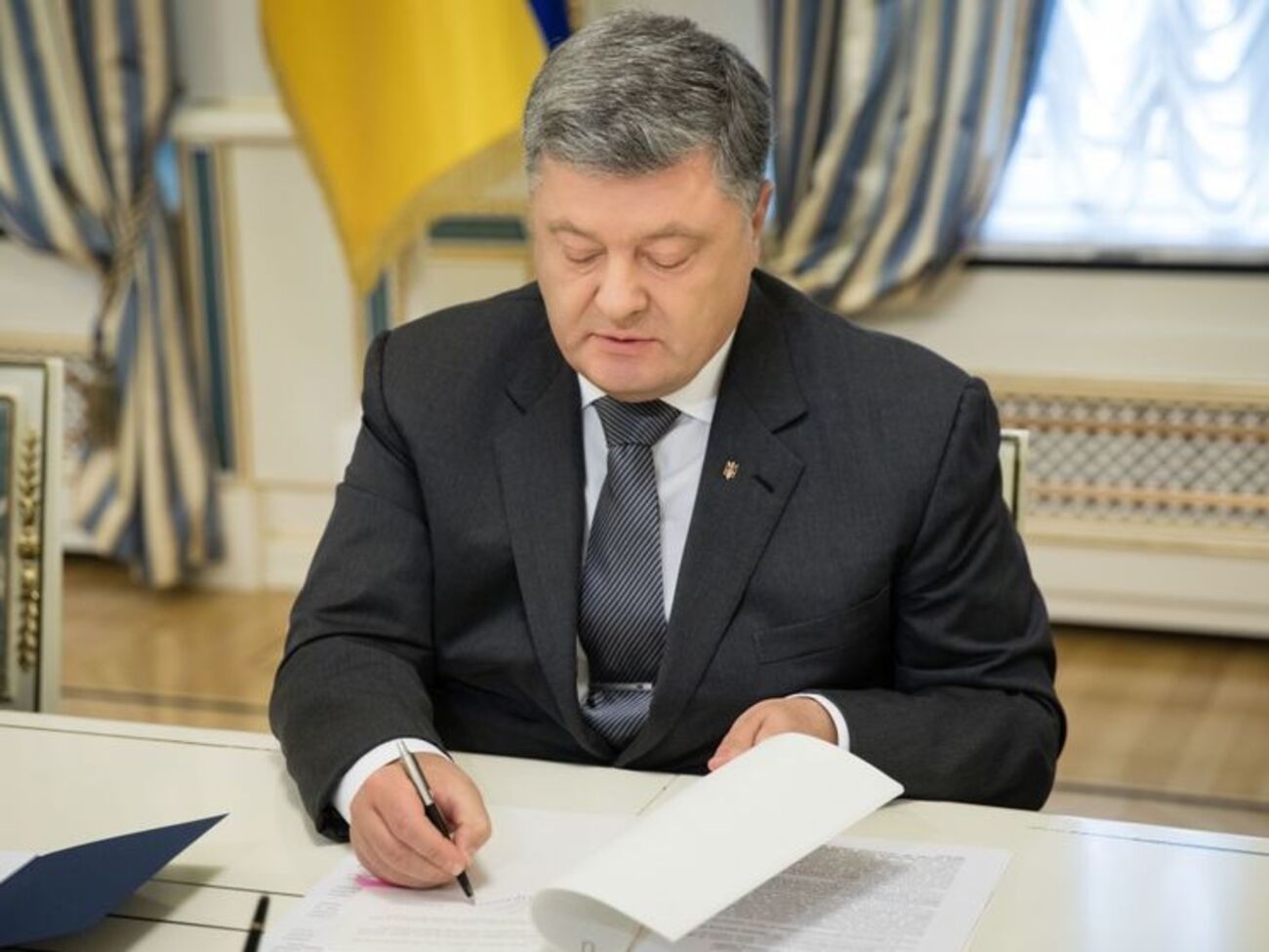 Порошенко: Учасники Революції гідності робили ту саму справу, що й солдати на фронті