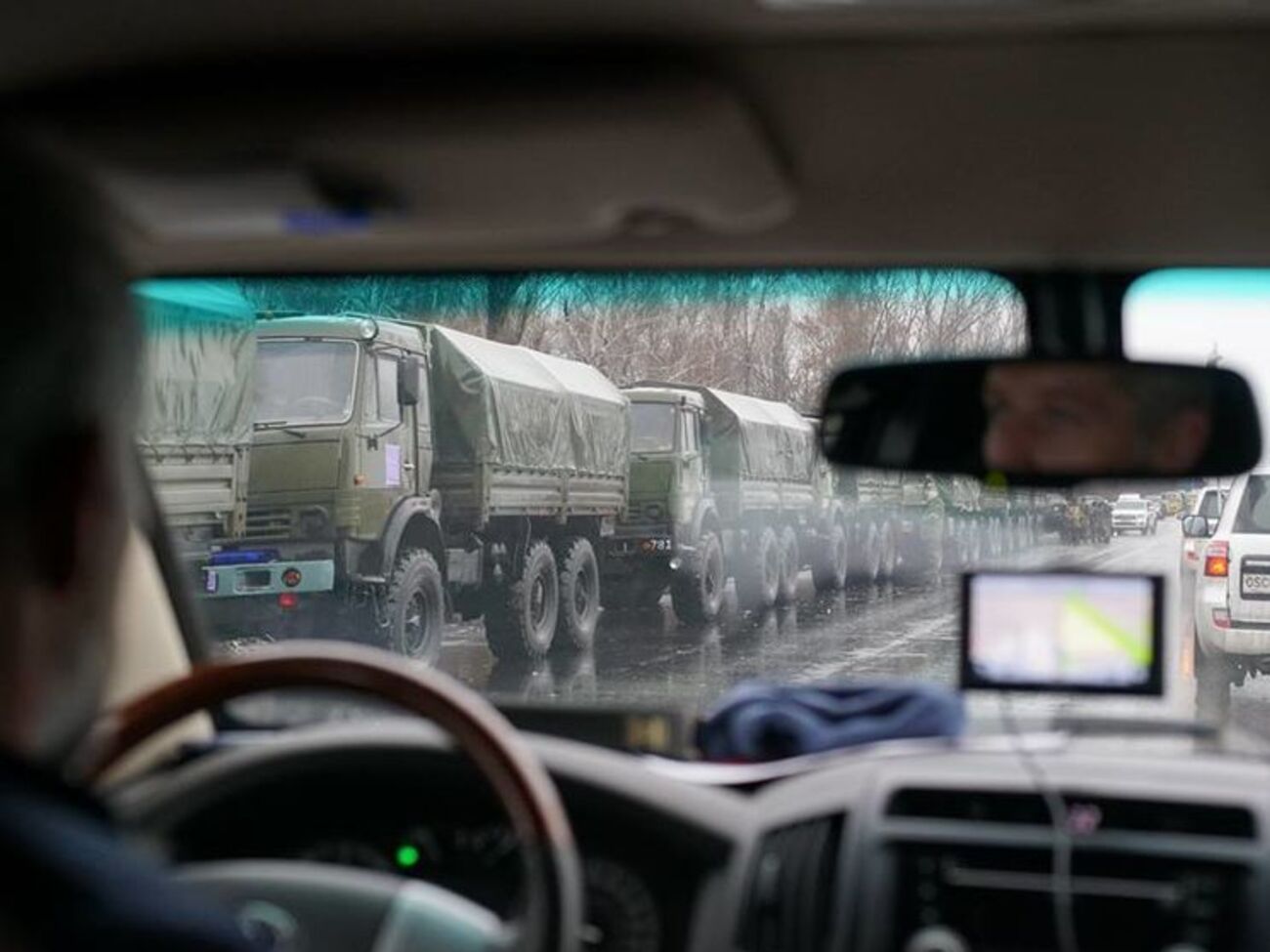 В Луганск вошла колонна военной техники