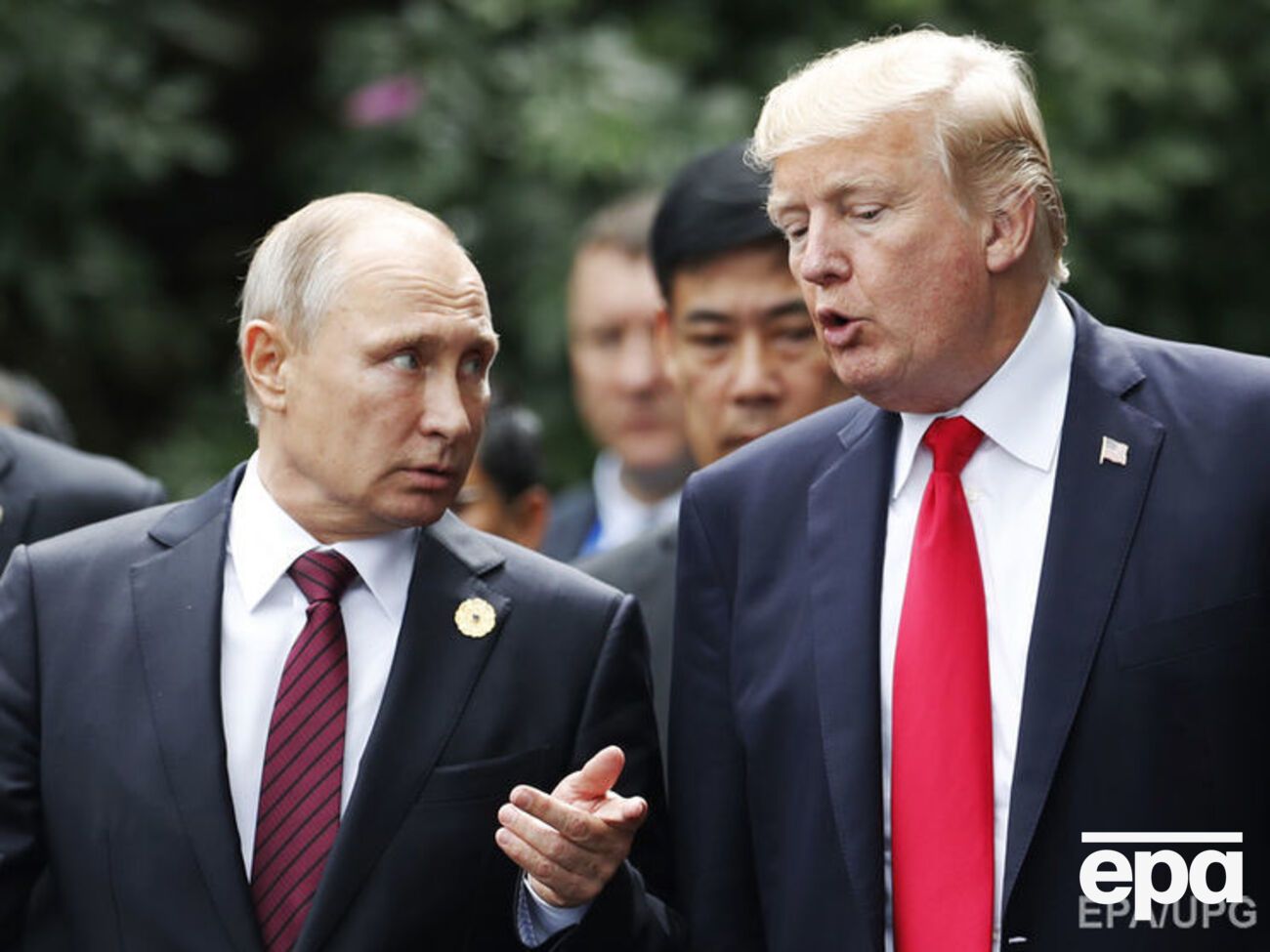 Путин сообщил Трампу о необходимости налаживания совместной с США работы в антитеррористическом направлении