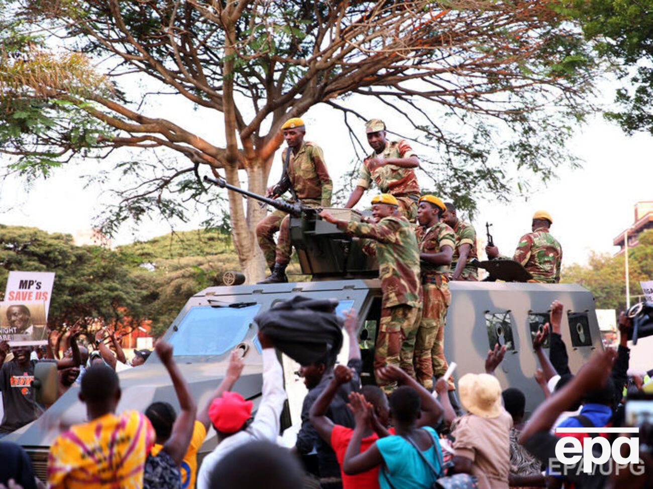 Мугабе объявил об отставке сегодня