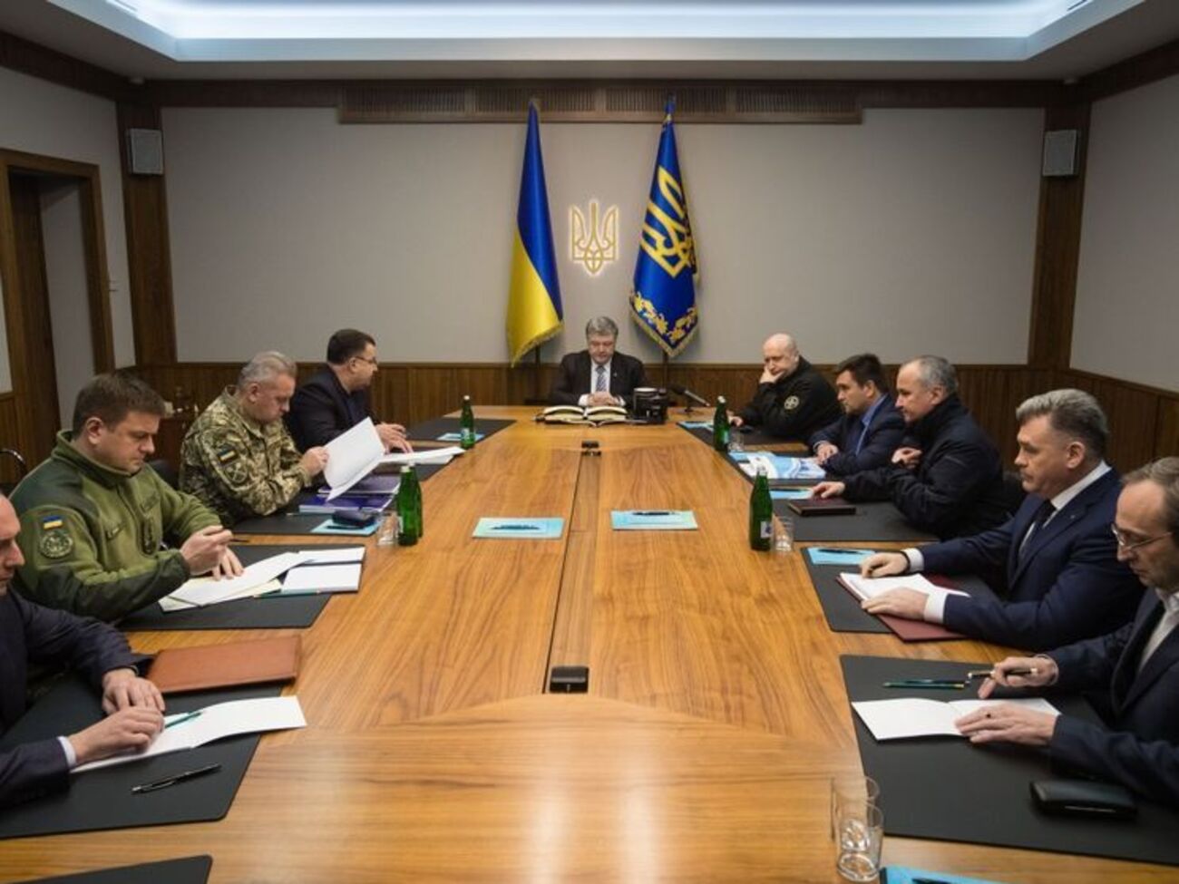 Порошенко заслухав доповідь про події від присутніх керівників силових відомств