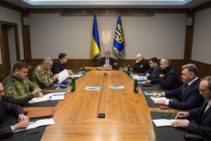 Порошенко заслухав доповідь про події від присутніх керівників силових відомств