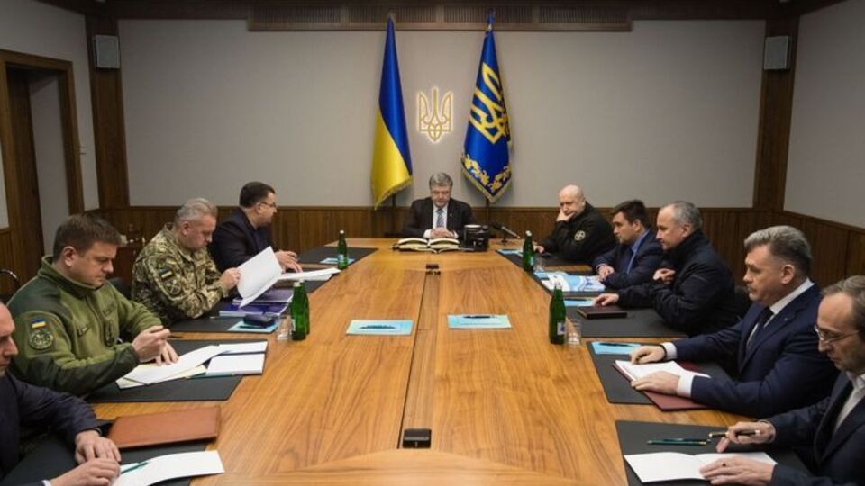 Порошенко заслухав доповідь про події від присутніх керівників силових відомств