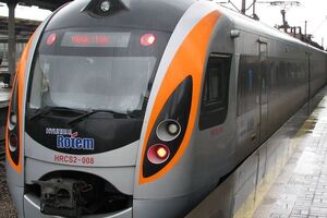 За маршрутом поїзда №716 надали підмінний поїзд "Львівської залізниці"