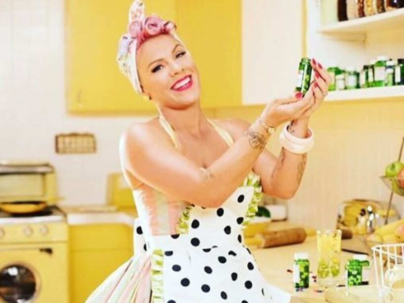 Pink предстала в роли домохозяйки