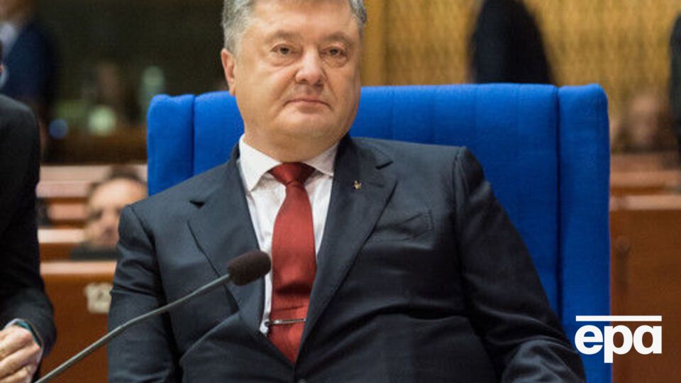 За даними опитування, Порошенко з невеликим відривом випереджає Тимошенко в першому турі виборів президента