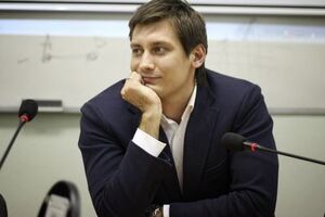 Всем поклонникам Сталина можно перебираться в "ЛНР": там уже сейчас доклеивают декорации СССР 30-х годов