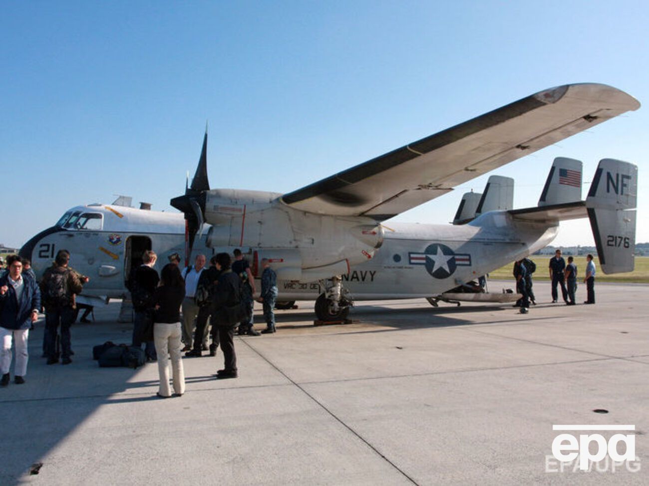 Спасатели нашли большинство пассажиров транспортного самолета ВВС США&nbsp;С-2 Greyhound