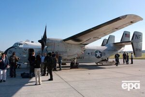 Рятувальники виявили більшість пасажирів транспортного літака ВПС США С-2 Greyhound