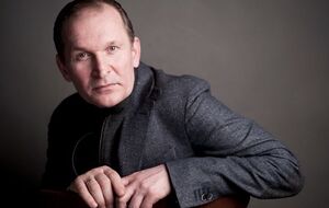 Добронравов известен в Украине ролью в сериале студии "Квартал-95" "Сваты"