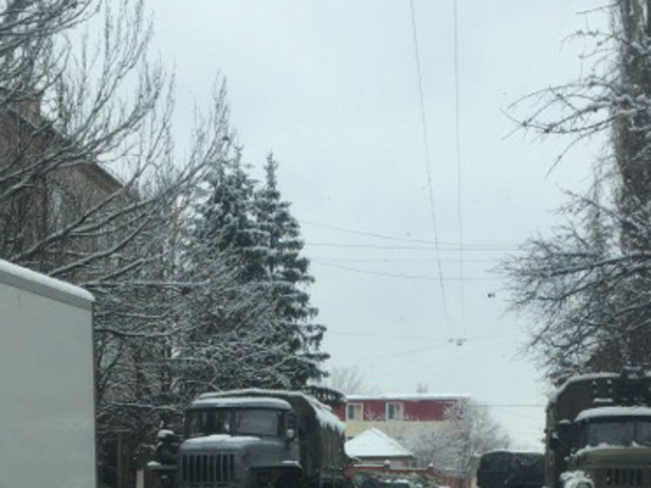 21 листопада група невідомих у військовій формі без знаків розрізнення захопила центр Луганська