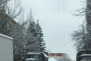 21 ноября группа неизвестных в военной форме без знаков различия захватила центр Луганска