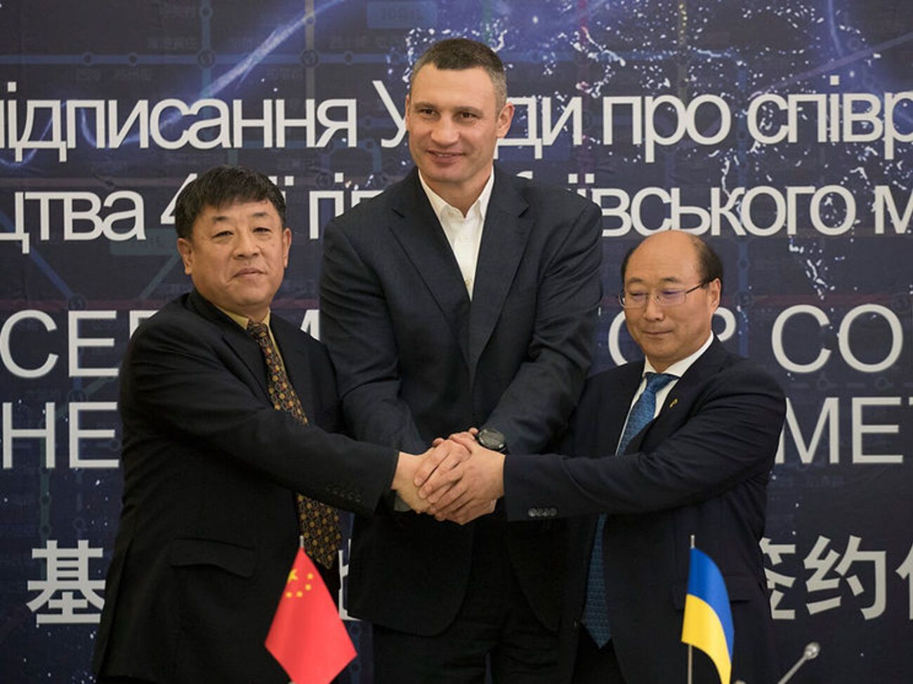 Нова лінія метро в Києві передбачає 13 станцій. Кличко підписав договір про будівництво з китайською стороною