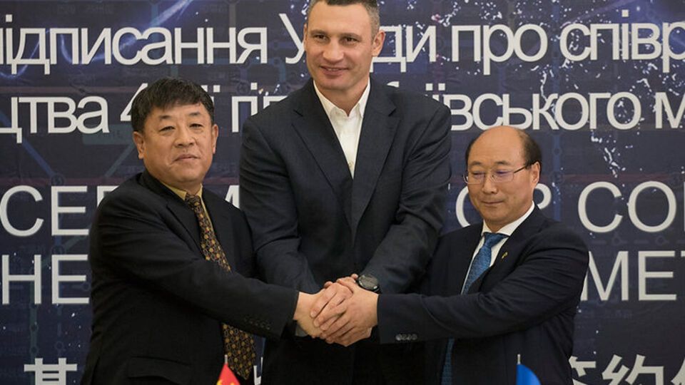 Нова лінія метро в Києві передбачає 13 станцій. Кличко підписав договір про будівництво з китайською стороною