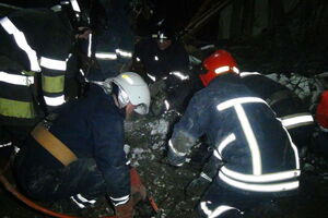 На месте происшествия работали десятки спасателей