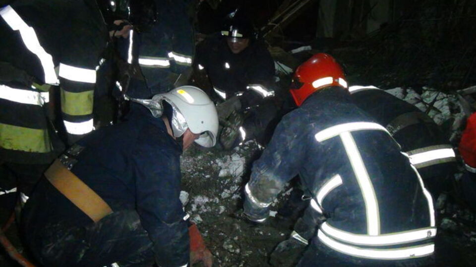 На месте происшествия работали десятки спасателей