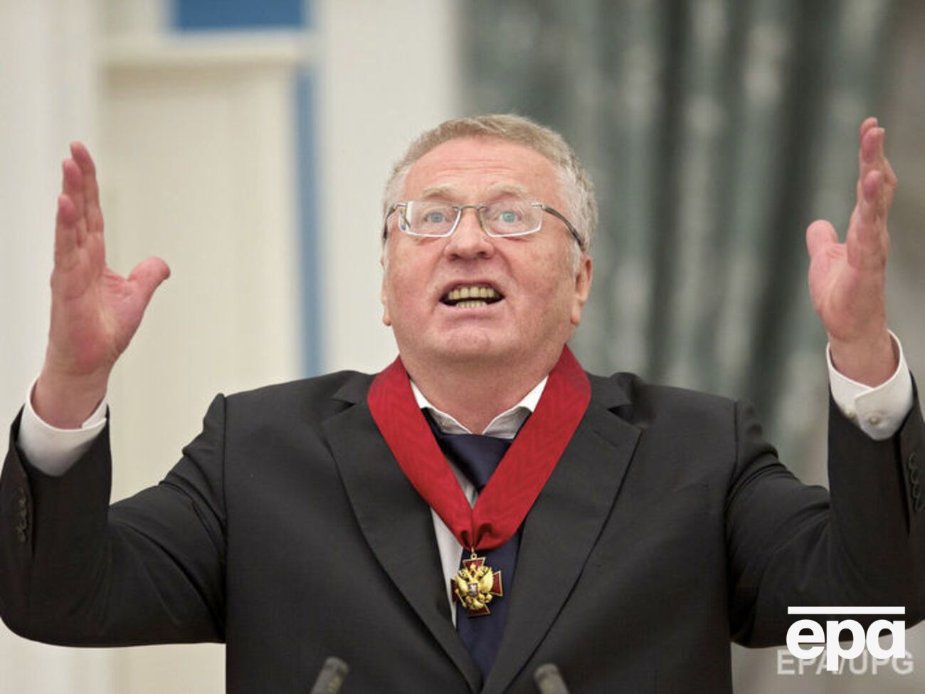 Жириновский обещает отправить на кладбище захороненных в Кремлевской стене