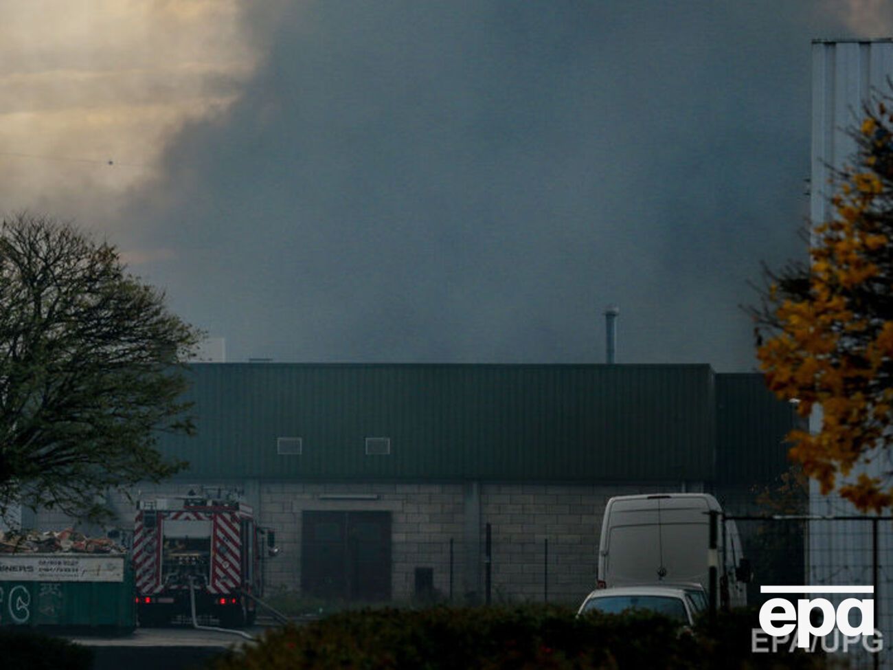 Огонь уничтожил фабрику