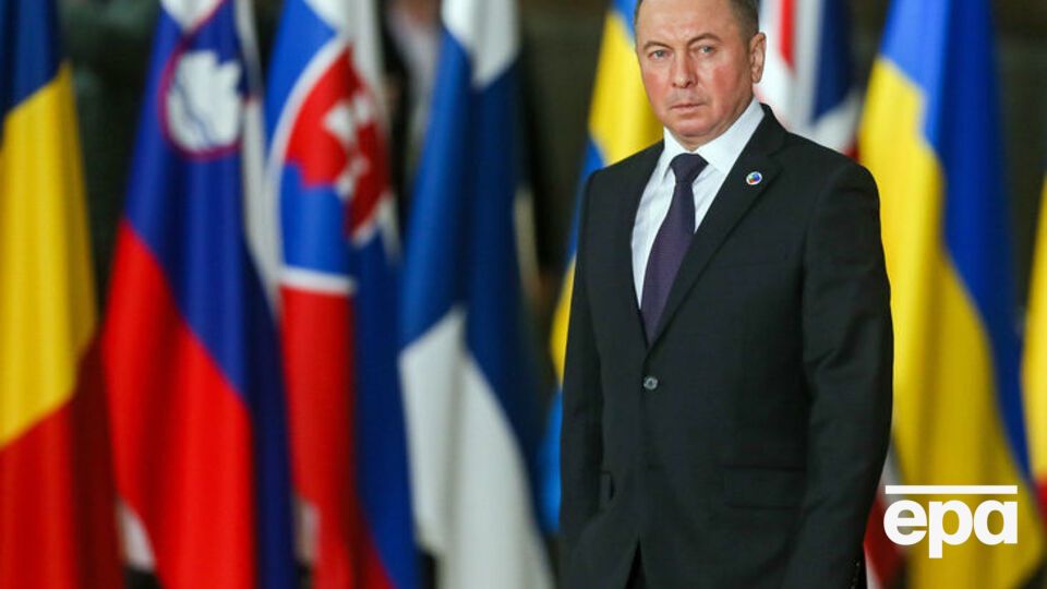 Макей: Беларусь находится между двух больших огней