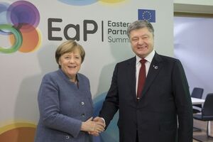 Порошенко і Меркель обговорили орієнтовний графік контактів у межах нормандського формату
