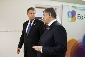 Порошенко зустрівся з Йоганнісом у Брюсселі