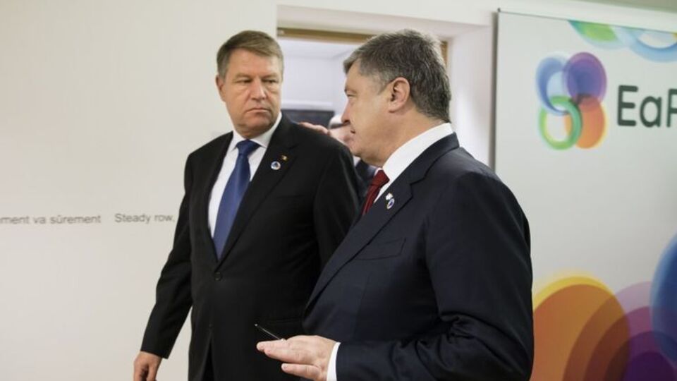 Порошенко зустрівся з Йоганнісом у Брюсселі