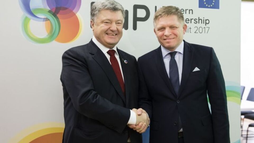 Порошенко і Фіцо обговорили двосторонню співпрацю