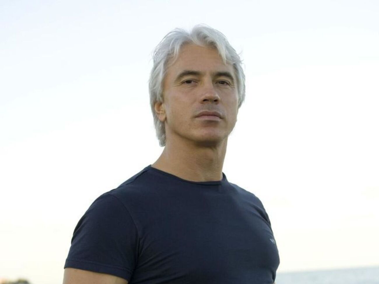 Родственники Хворостовского попросили сделать пожертвования британской организации