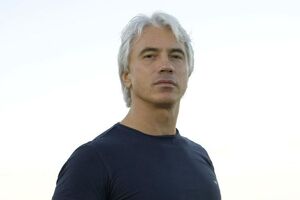 Родственники Хворостовского попросили сделать пожертвования британской организации