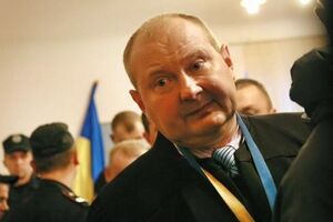 Первое слушание по иску Чауса было "отложено по техническим причинам"