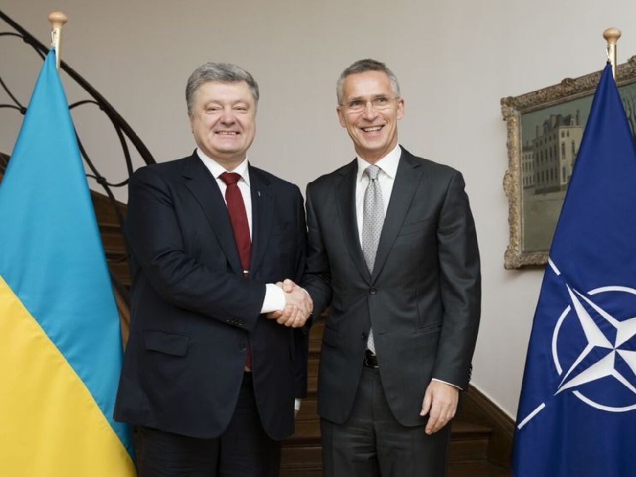 Порошенко зустрівся зі Столтенбергом