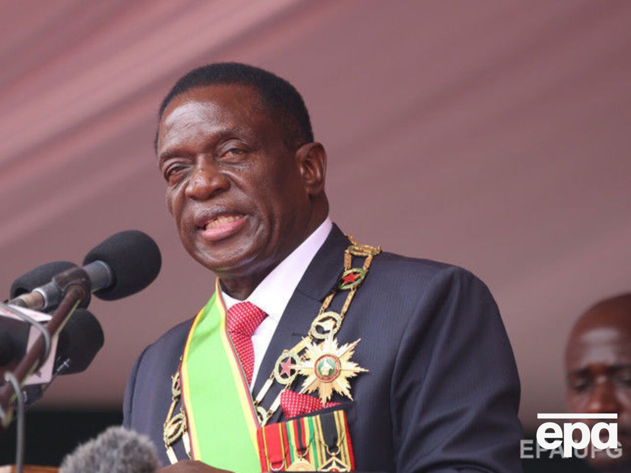 Мнангагва раніше був віце-президентом Зімбабве