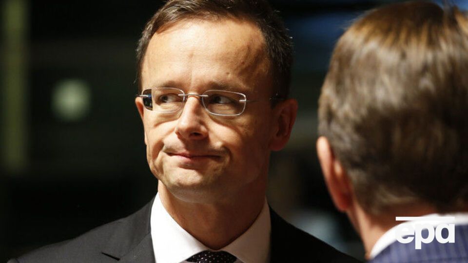 Сіярто: Київ порушив права меншин